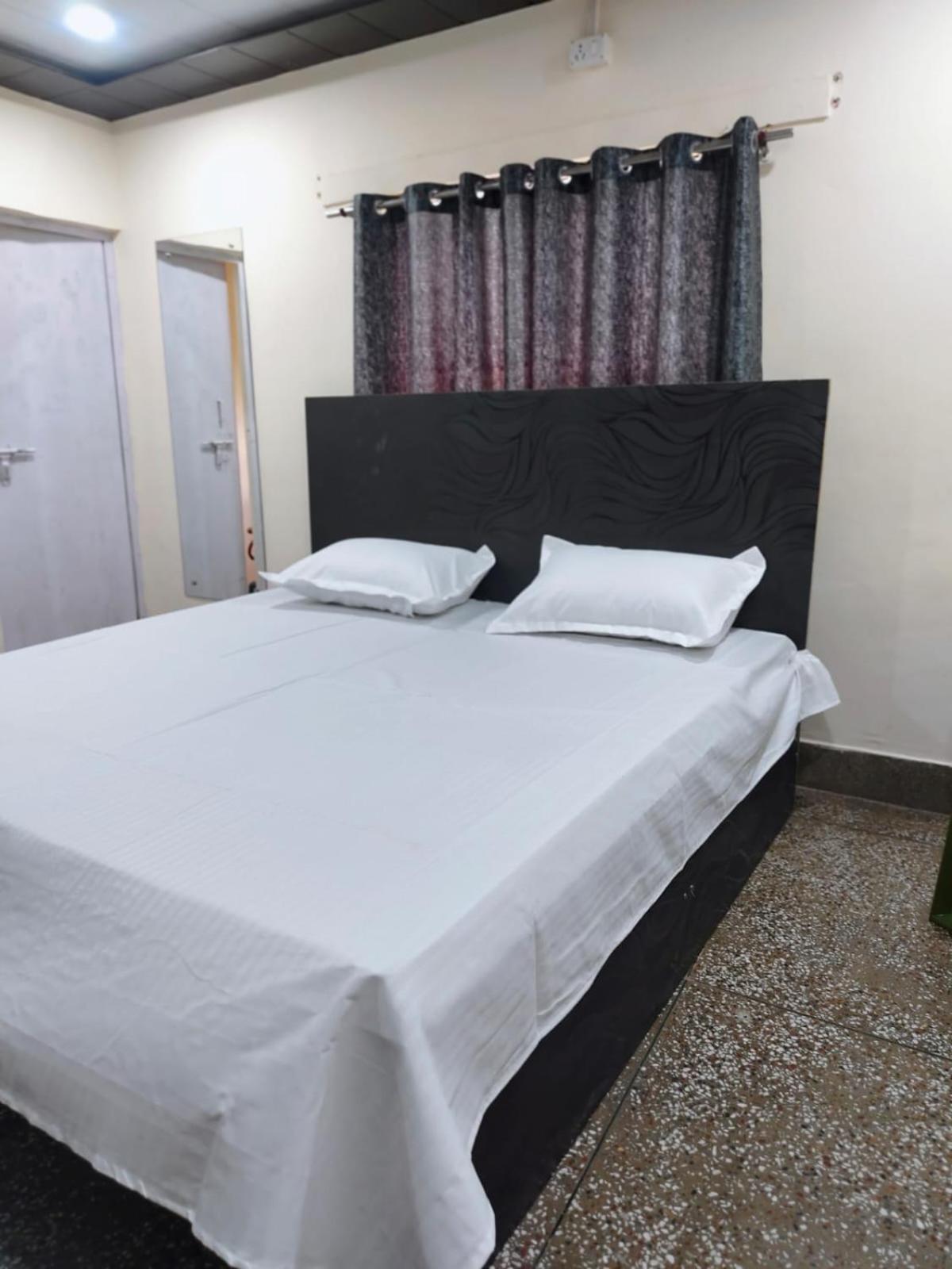 Hotel Crystal Dreams Mathura Kültér fotó